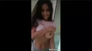 Indian Bollywwod actress Poonam Pandey Showed Boobs Accidentally